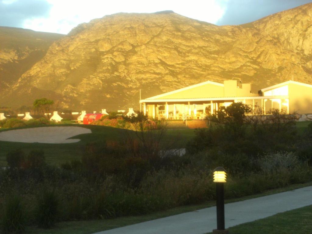 Mulligans Guest Lodge Hermanus Exterior photo